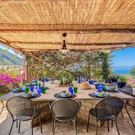 La Casa Piccola Villa *